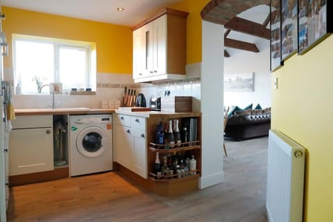 dishwasher, pet friendly, washing machine