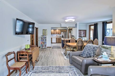 5 Mi to Point Beach State Forest Home with Fire Pit House in Two Rivers