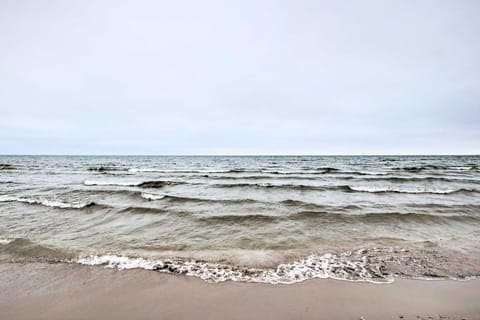 5 Mi to Point Beach State Forest Home with Fire Pit House in Two Rivers