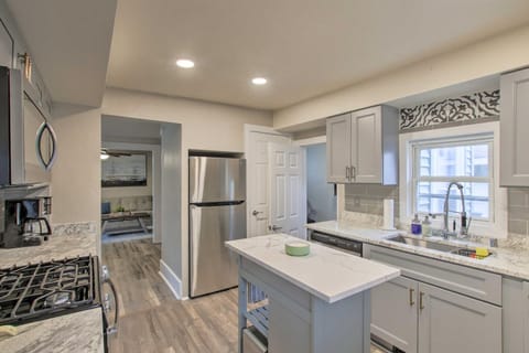 Family-Friendly House Walk to Lake Michigan! House in Sheboygan