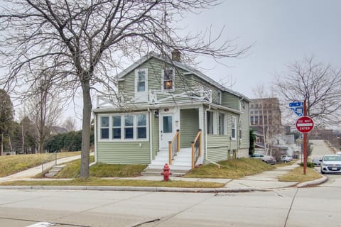 Family-Friendly House Walk to Lake Michigan! House in Sheboygan
