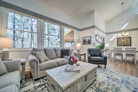 Sapphire Home with Grill and Pool Access House in Tennessee