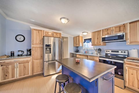 Family-Friendly Bernice Home 2 Mi to Lake and Park! House in Ozark Mountains