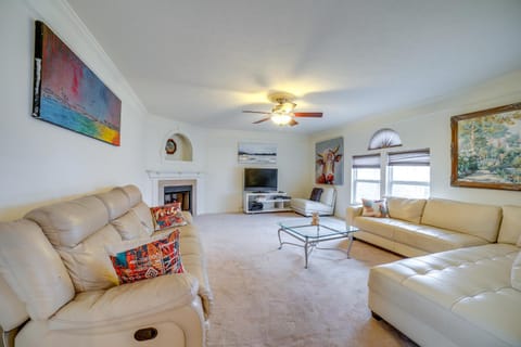 Fireside Gatherings Pet-Friendly Apollo Home House in Allegheny River