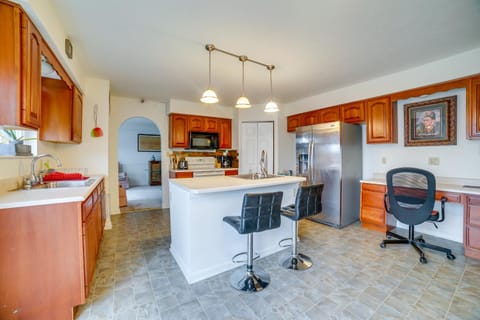 Fireside Gatherings Pet-Friendly Apollo Home House in Allegheny River