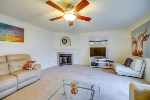 Fireside Gatherings Pet-Friendly Apollo Home House in Allegheny River