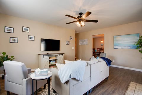 The Village Home with Pool, 12 Mi to OKC! House in Oklahoma City