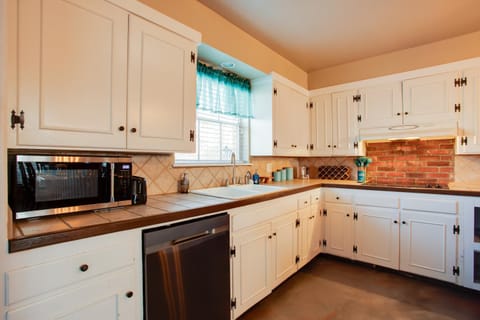 The Village Home with Pool, 12 Mi to OKC! House in Oklahoma City