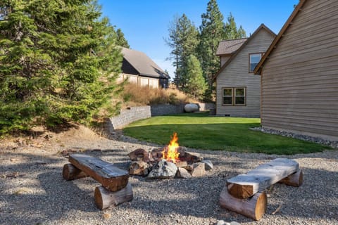 Dog-Friendly Ronald Vacation Rental Cabin! Cabin in Roslyn