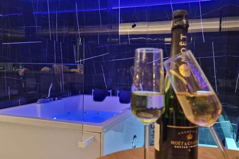 Hot Spring Bath, Hot Tub, Food and drinks, Drinks