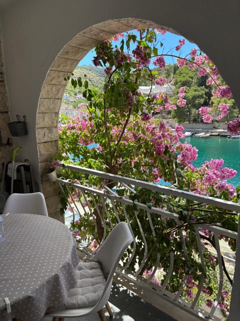 View (from property/room), Balcony/Terrace, Food and drinks