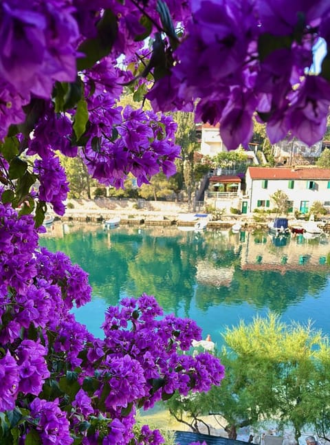 Property building, View (from property/room), Balcony/Terrace, City view