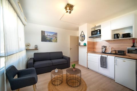 Appartement tout équipé avec parking à 6min à pied de la gare st charles Apartment in Marseille