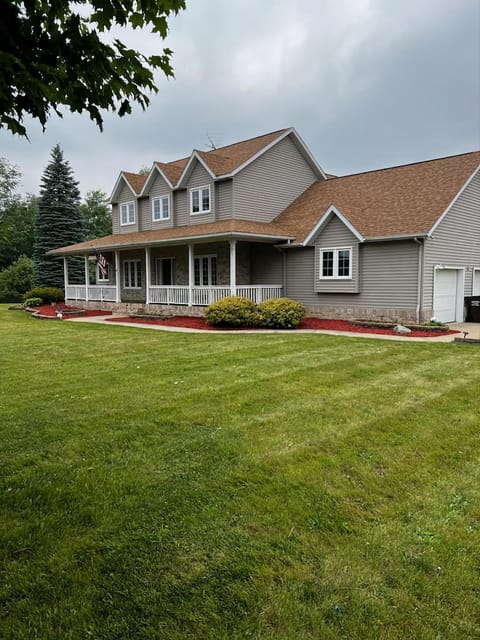 House On Grass Runway with Fly-In/Fly-Out Access House in Ohio