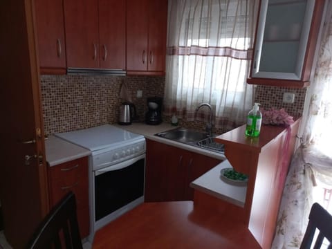Coffee/tea facilities, Kitchen or kitchenette, Dining area, oven, pet friendly, stove, toaster