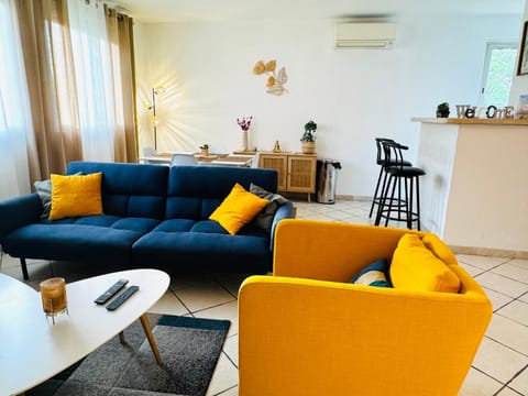 Living room, Meals
