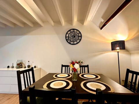 Seating area, Dining area