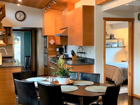 Hilltop Hideaway, Pacific Northwest charm & luxury House in Clackamas County