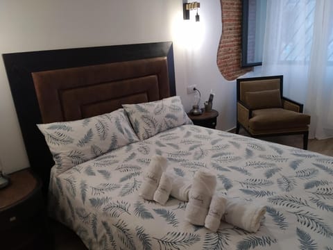 Bed, Bedroom, towels