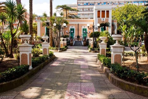 Property building, Spring, Day, Street view