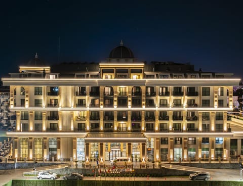 Property building, Night, Location
