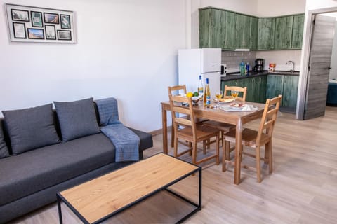 Kitchen or kitchenette, Living room