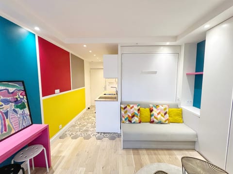 Bed, Living room, storage, kitchen