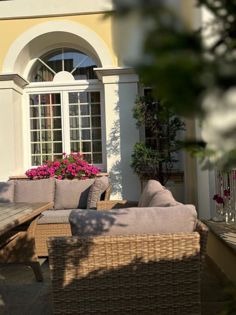 Garden, Seating area