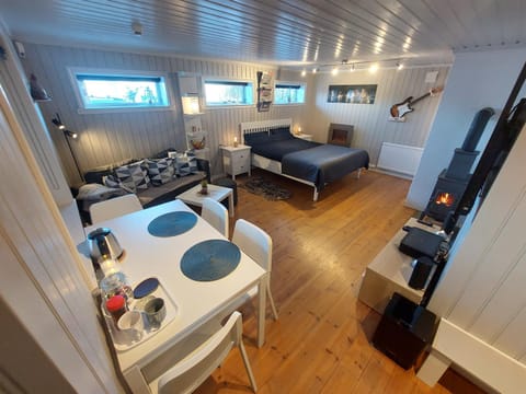TV and multimedia, Living room, Dining area