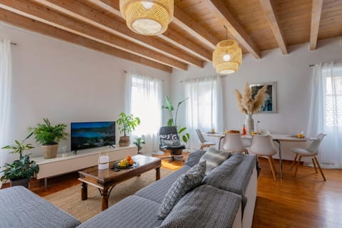 TV and multimedia, Living room, Seating area