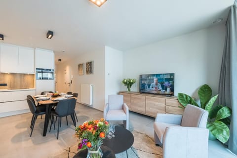 TV and multimedia, Kitchen or kitchenette, Living room, Seating area