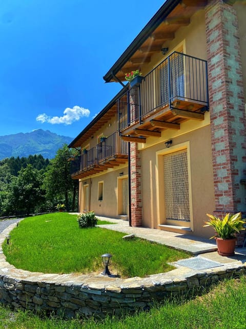 Property building, Natural landscape, Garden, Garden, Garden view, Mountain view