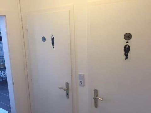 Apartment City Süd- 5 Zimmer_15 Personen _ Komplett_eingerichtet Apartment in Hamburg