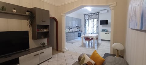 Communal lounge/ TV room, TV and multimedia, Kitchen or kitchenette, Living room, Seating area, Dining area, Evening entertainment, minibar