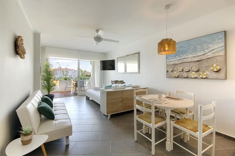 Communal lounge/ TV room, Living room, Dining area