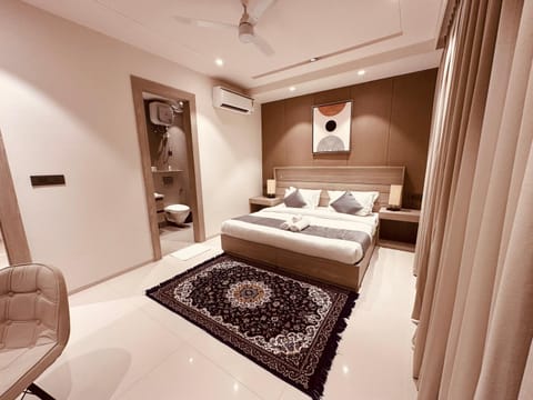 Photo of the whole room, Seating area, Bedroom, fireplace