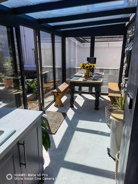 Brynglas Cottage with Hot Tub, Anglesey. Villa in Wales