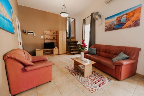 Communal lounge/ TV room, TV and multimedia, Living room, air conditioner