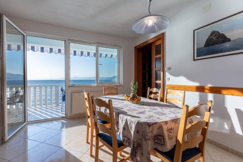 View (from property/room), Balcony/Terrace, Dining area