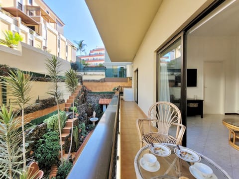 Garden, View (from property/room), Balcony/Terrace, Living room, Seating area, Garden view, Inner courtyard view