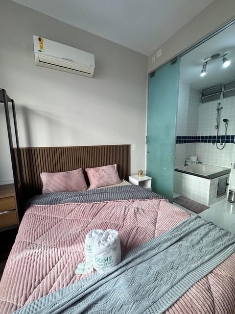 Bed, Bedroom, air conditioner