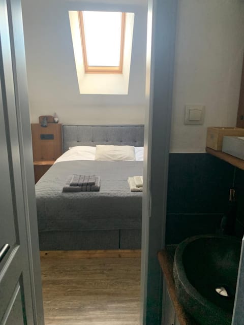 Bed, Photo of the whole room, Bedroom, towels