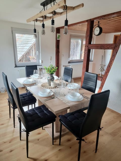 Dining area, Food