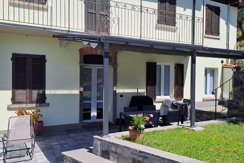 Casa Ducale Como Lake View Apartment in Mandello del Lario