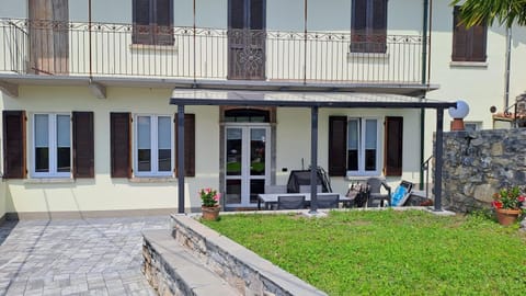 Casa Ducale Como Lake View Apartment in Mandello del Lario