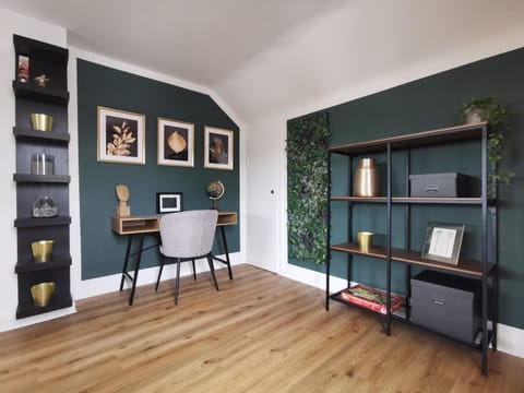 Library, TV and multimedia, Living room, Seating area
