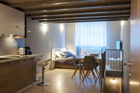 Bed, Coffee/tea facilities, Seating area, Dining area