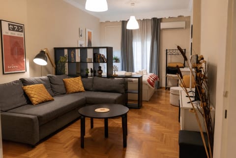TV and multimedia, Seating area, air conditioner