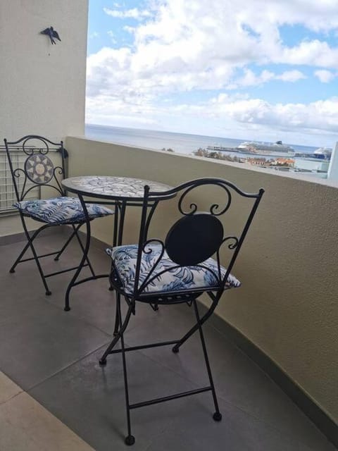 Natural landscape, View (from property/room), Balcony/Terrace, Dining area, Sea view