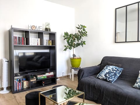 Grande maison rénovée, 10 pers, métro 7 min, Paris centre 20 min, supermarché 100 m Villa in Paris